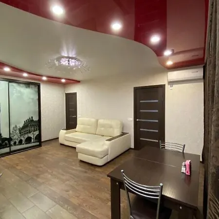 Geraeumige Wohnung Mit Sofas Und Betten Lipsia